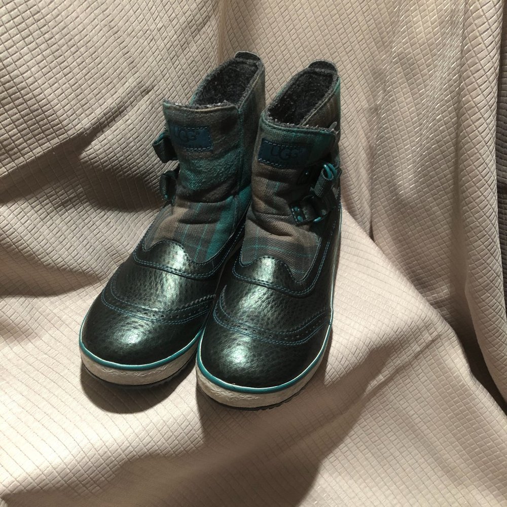 Ugg women green leather booties, felt lining, 8